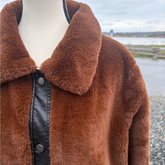 Forever 21 Plus Size Teddy Faux Fur Jacket - Picture 2 of 10